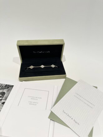 Vintage Alhambra bracelet, 5 motifs, 18K yellow gold, Mother-of-pearl.