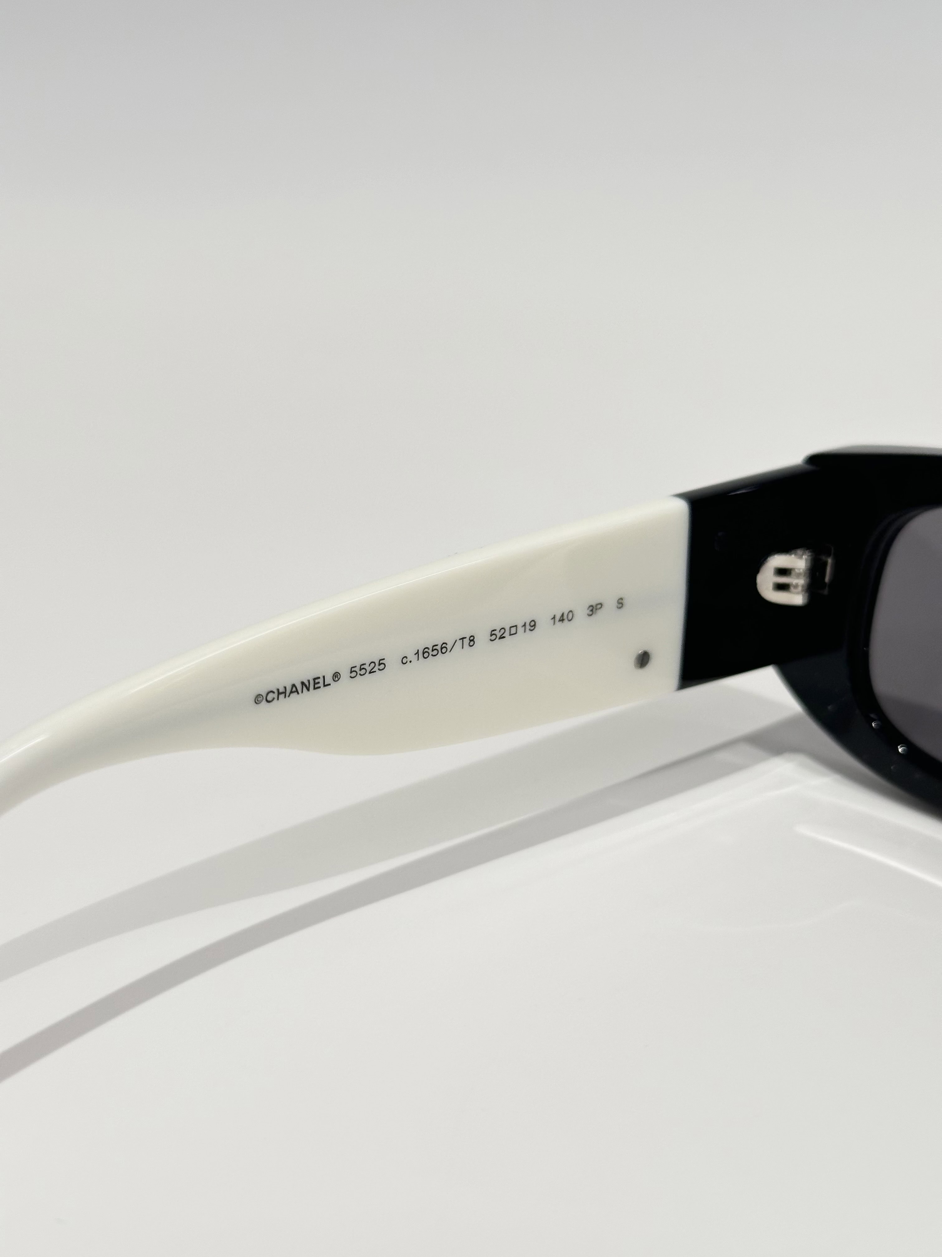 Chanel CH5525 rectangular sunglasses - Image 6