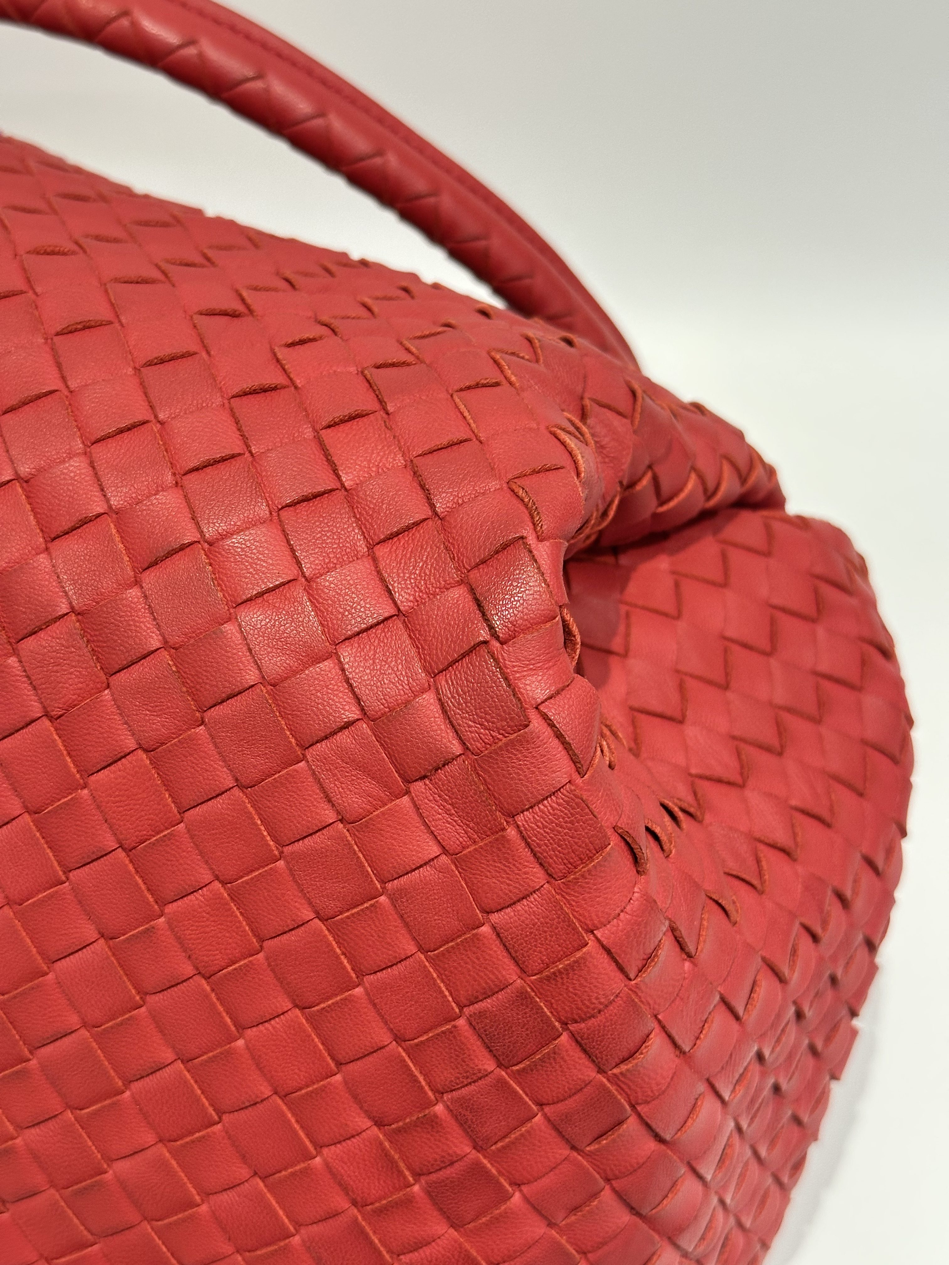 Bottega Veneta Red Campana Leather Tote Bag - Image 8