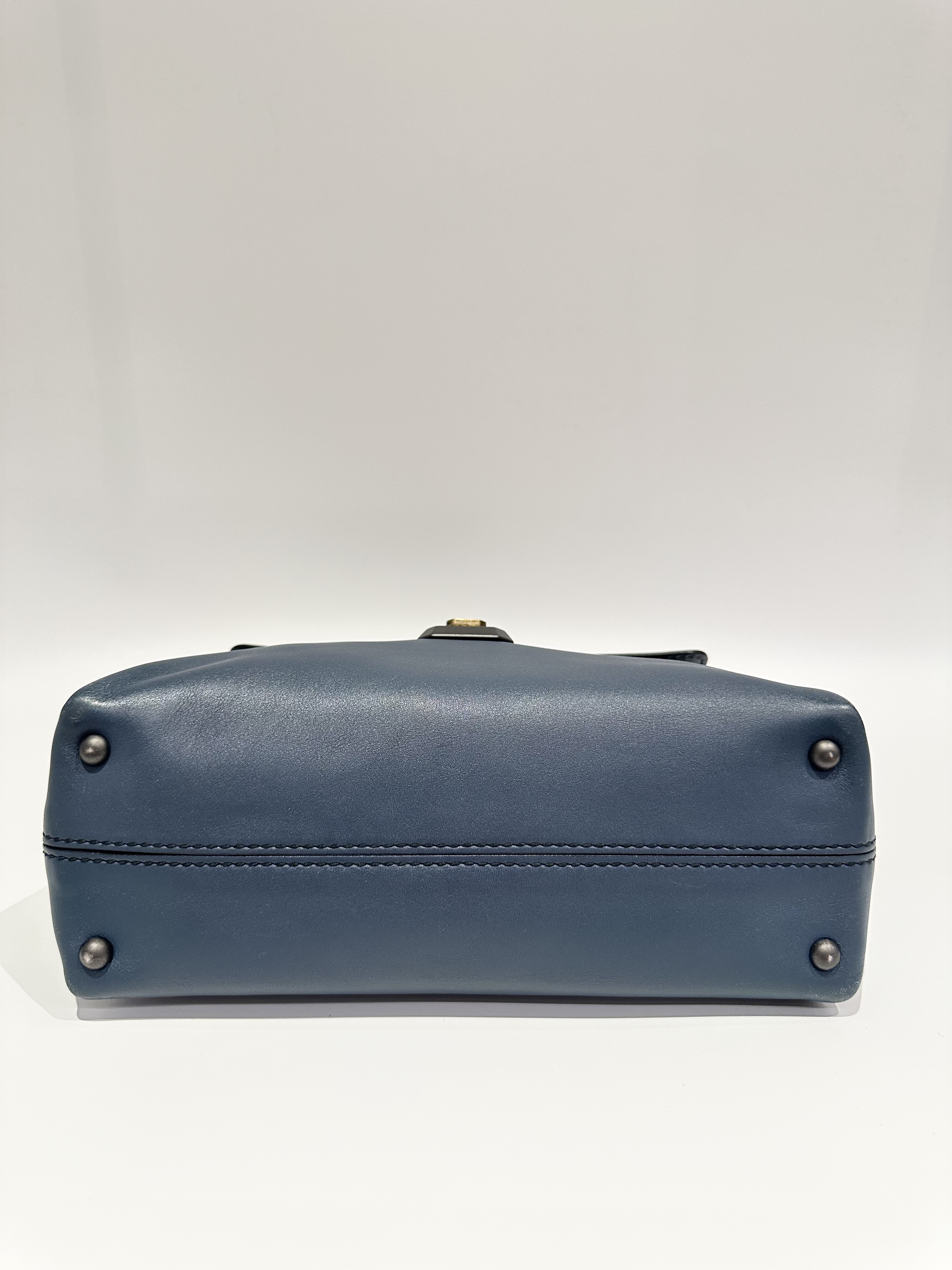 Bottega Veneta Blue Piazza Leather Handbag - Image 6