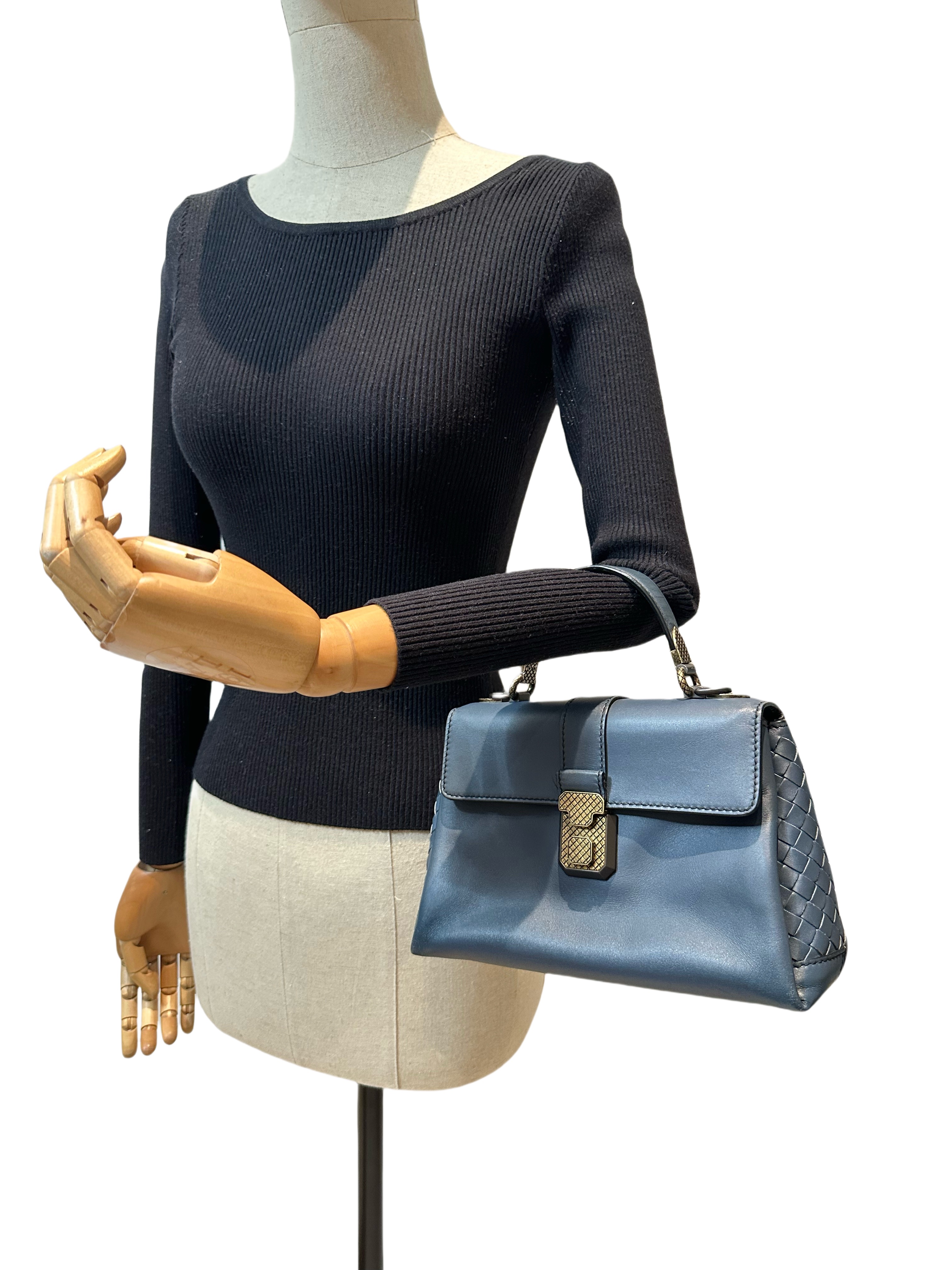 Bottega Veneta Blue Piazza Leather Handbag - Image 14
