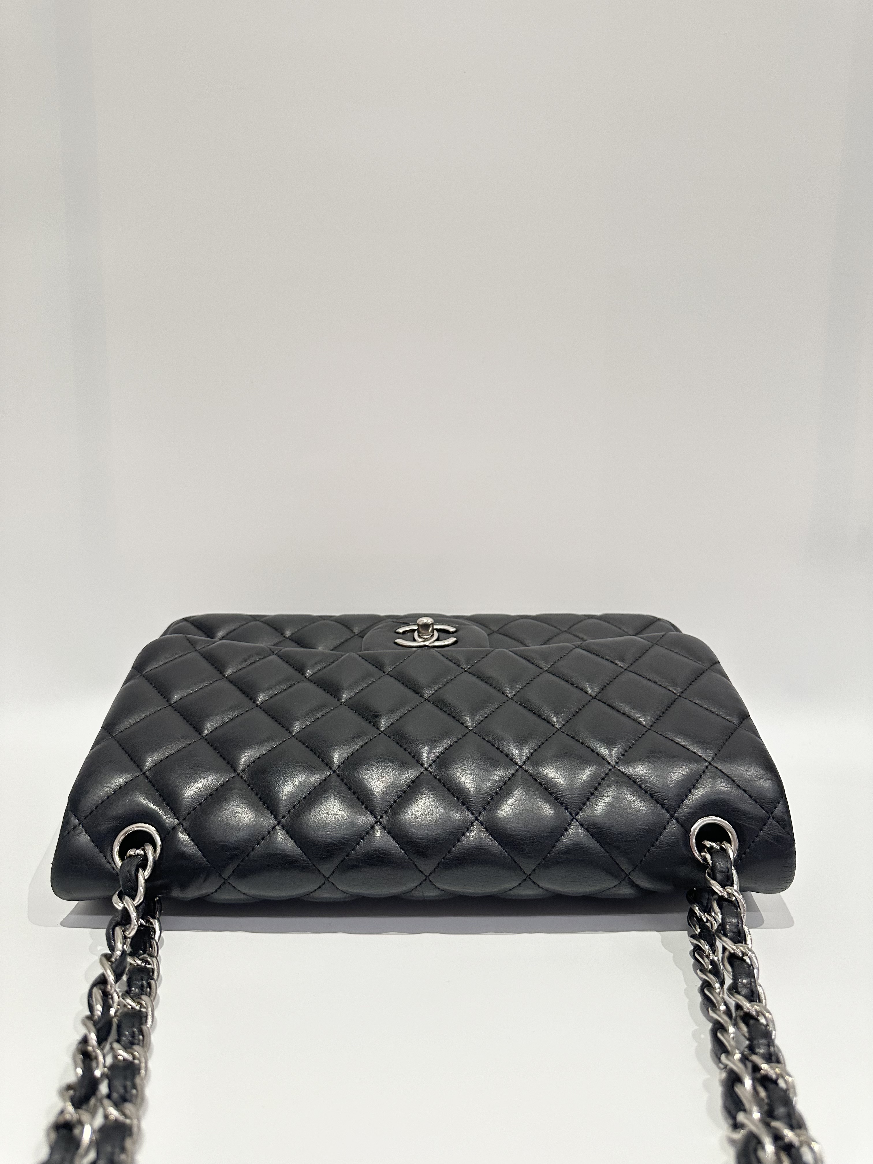 Chanel black silver hardware jumbo timeless classic double flap handbag - Image 5