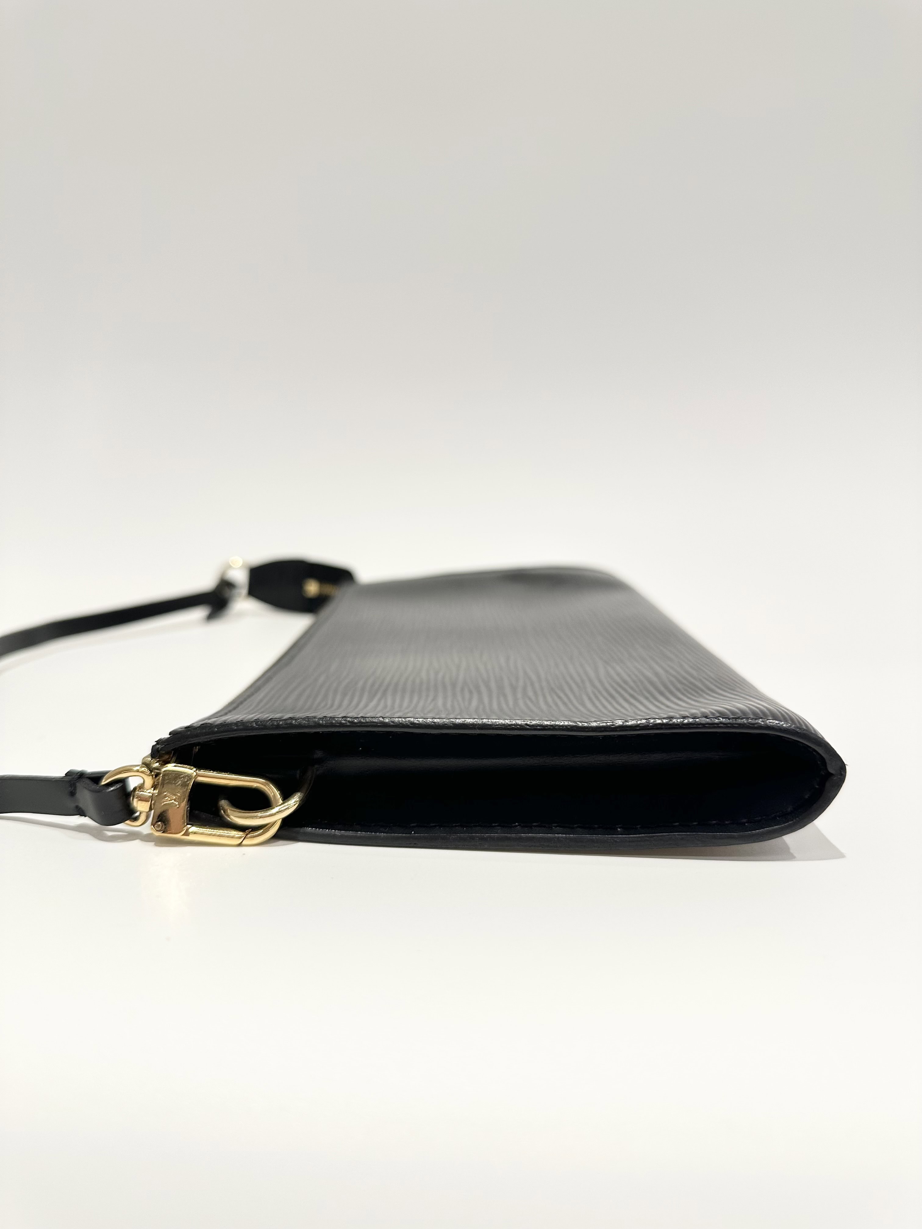 Louis Vuitton Black Epi Leather Clutch - Image 4