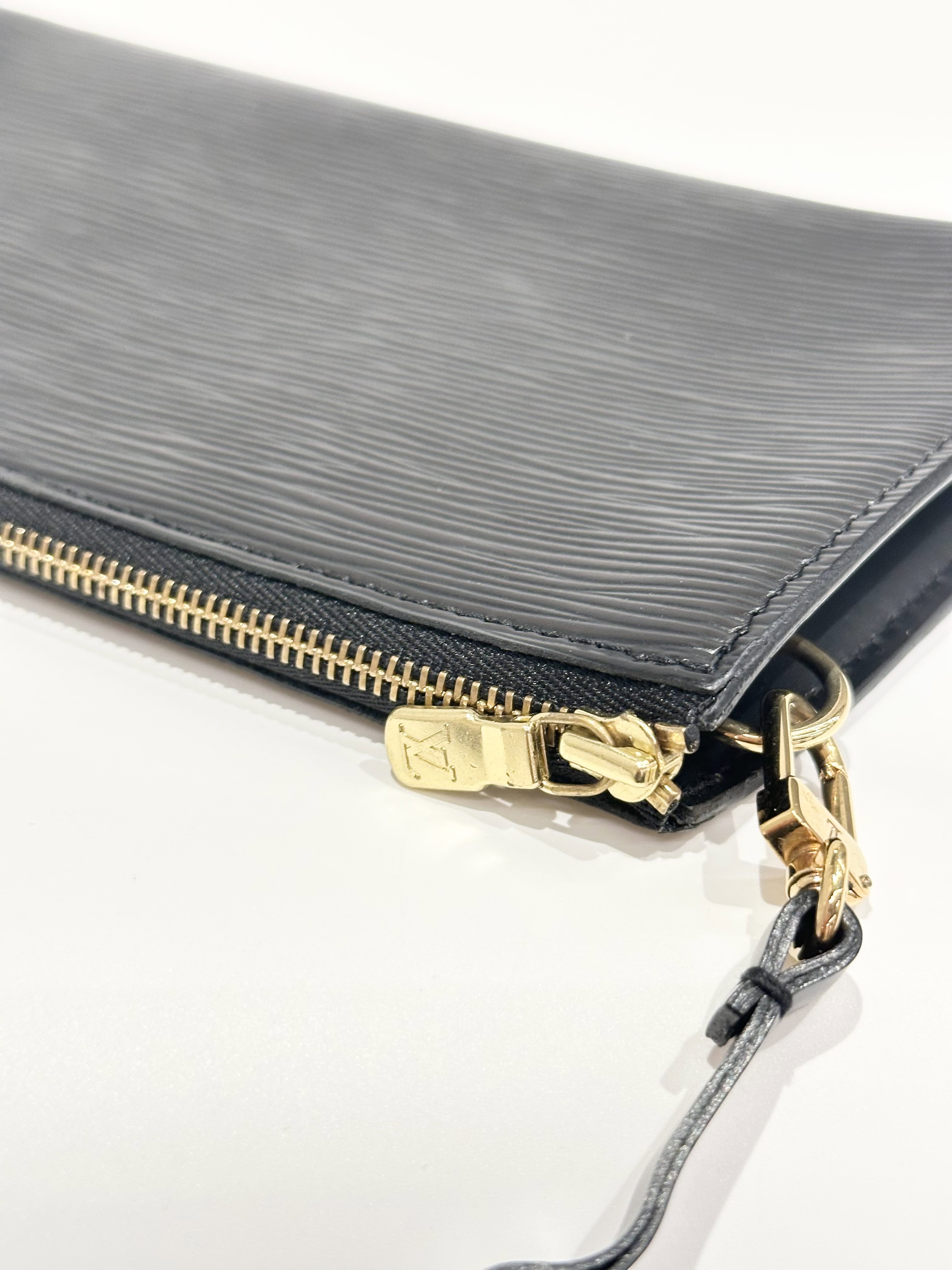 Louis Vuitton Black Epi Leather Clutch - Image 5