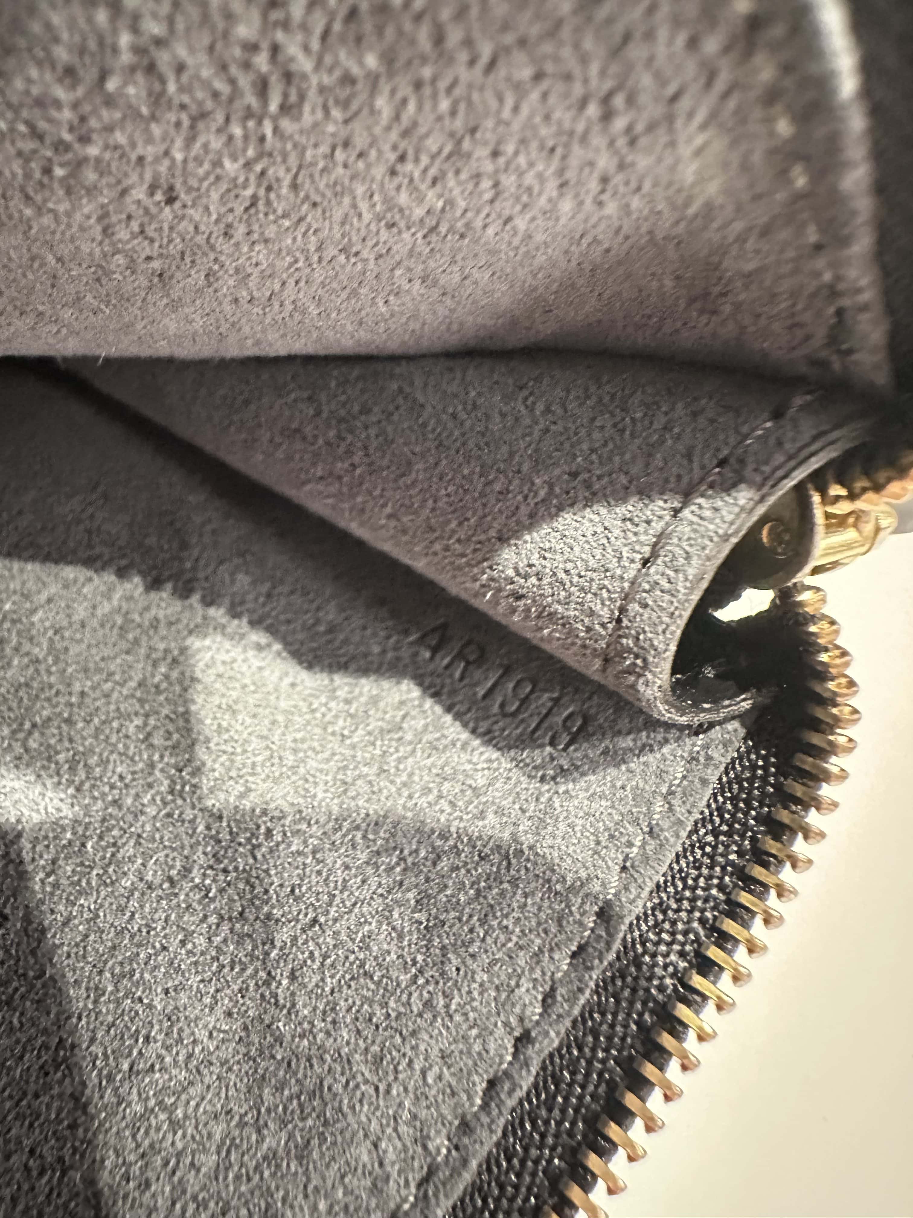 Louis Vuitton Black Epi Leather Clutch - Image 9