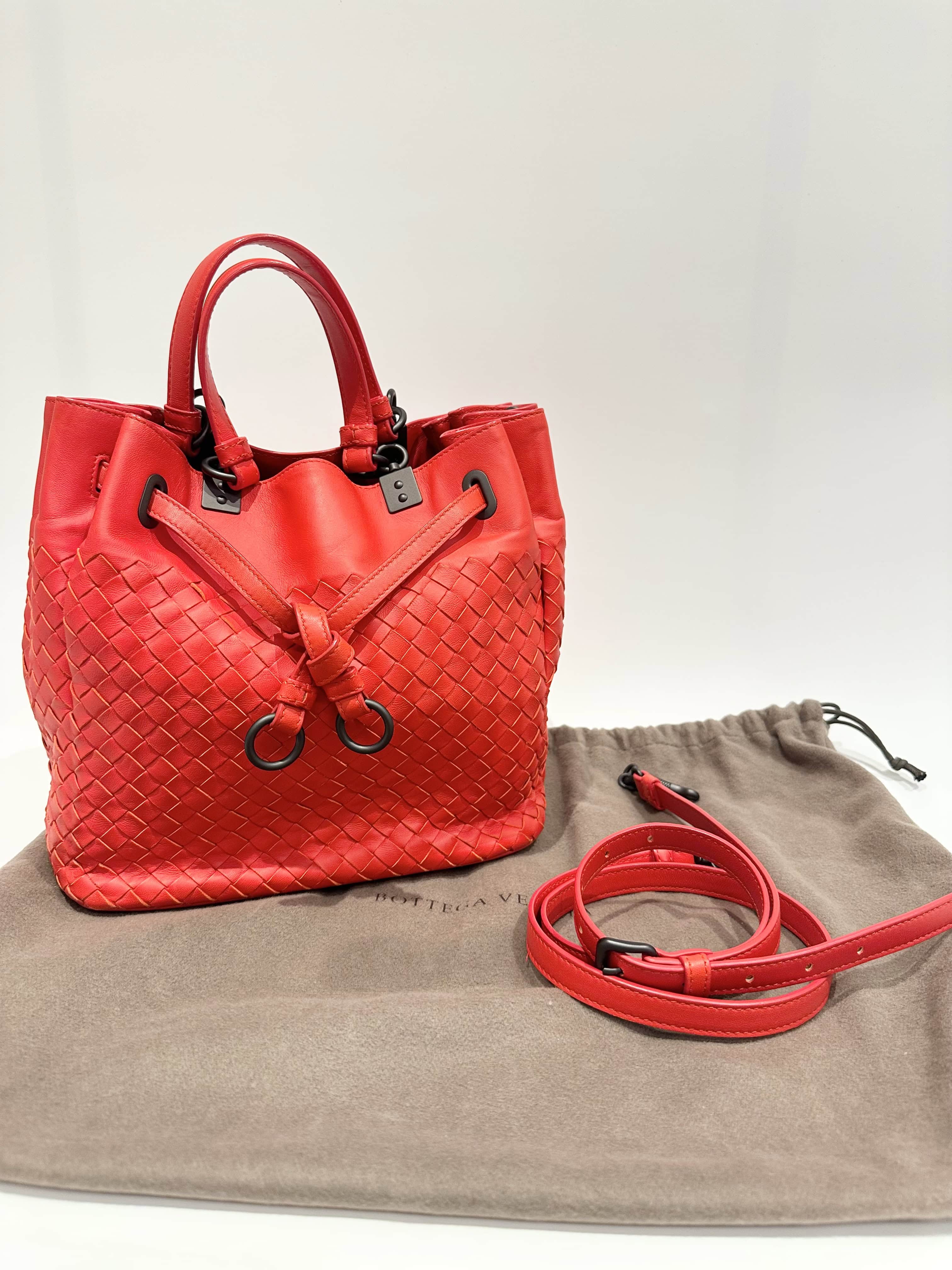 Bottega Veneta Orange Leather Bucket Bag - Image 15