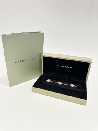 Vintage Alhambra bracelet, 5 motifs, 18K yellow gold, Mother-of-pearl.