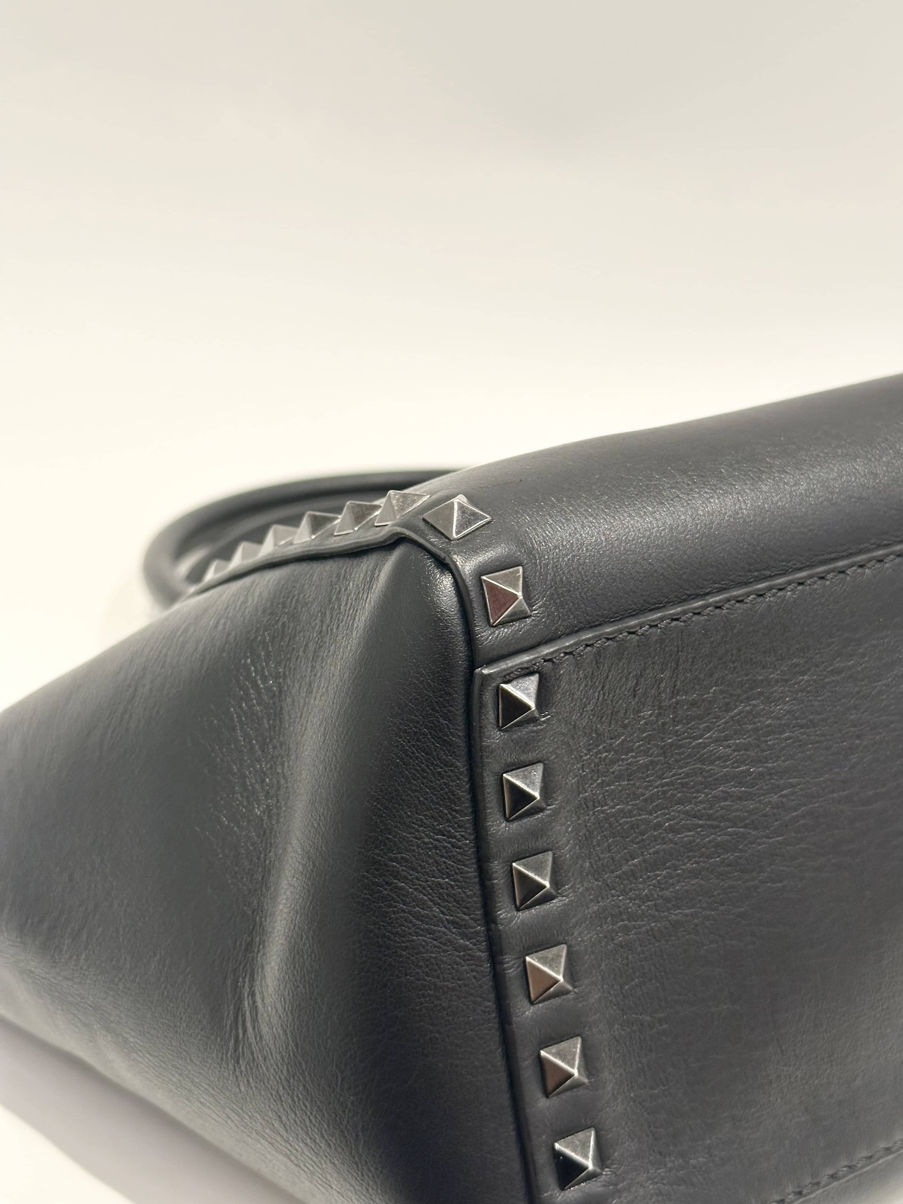 Valentino Garavani Black Rockstud Leather Bag - Image 7