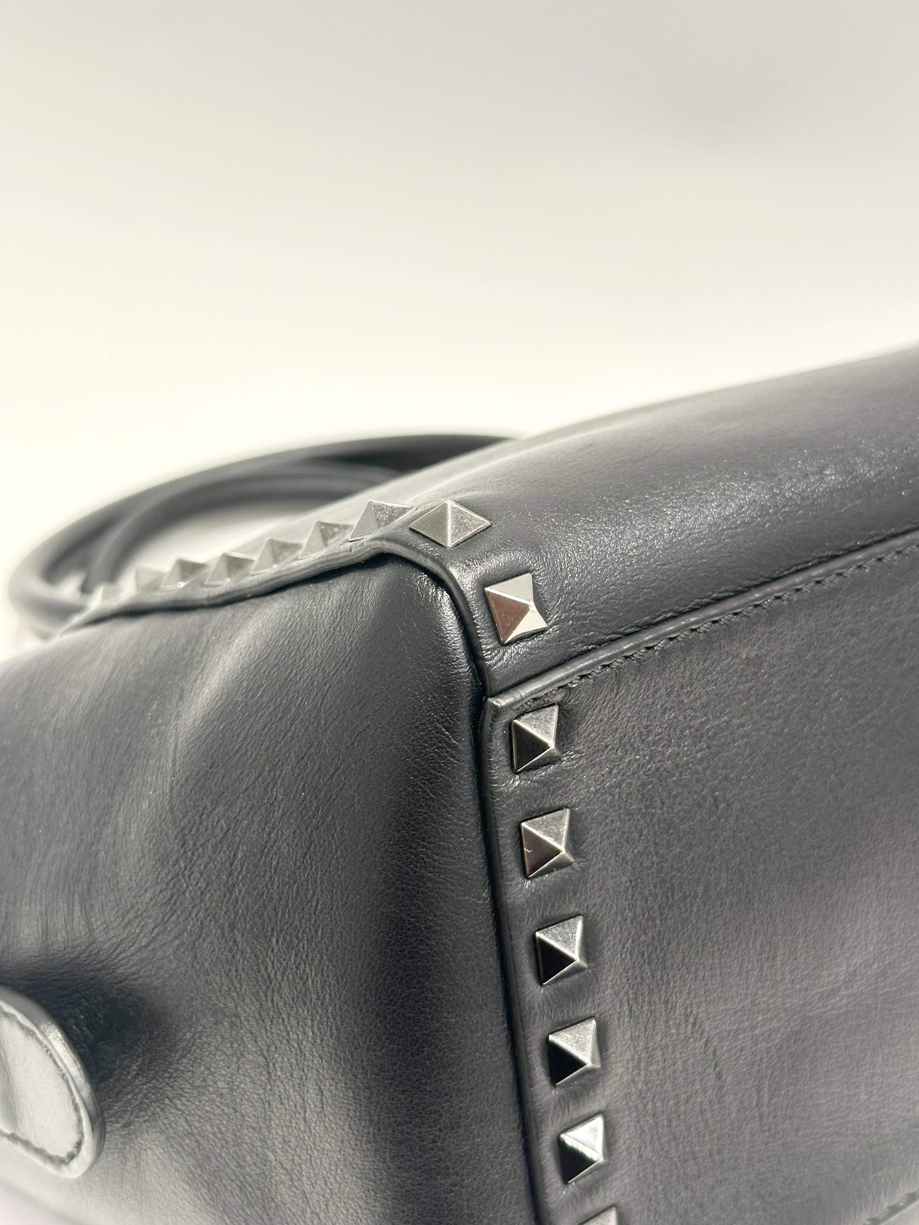 Valentino Garavani Black Rockstud Leather Bag - Image 9