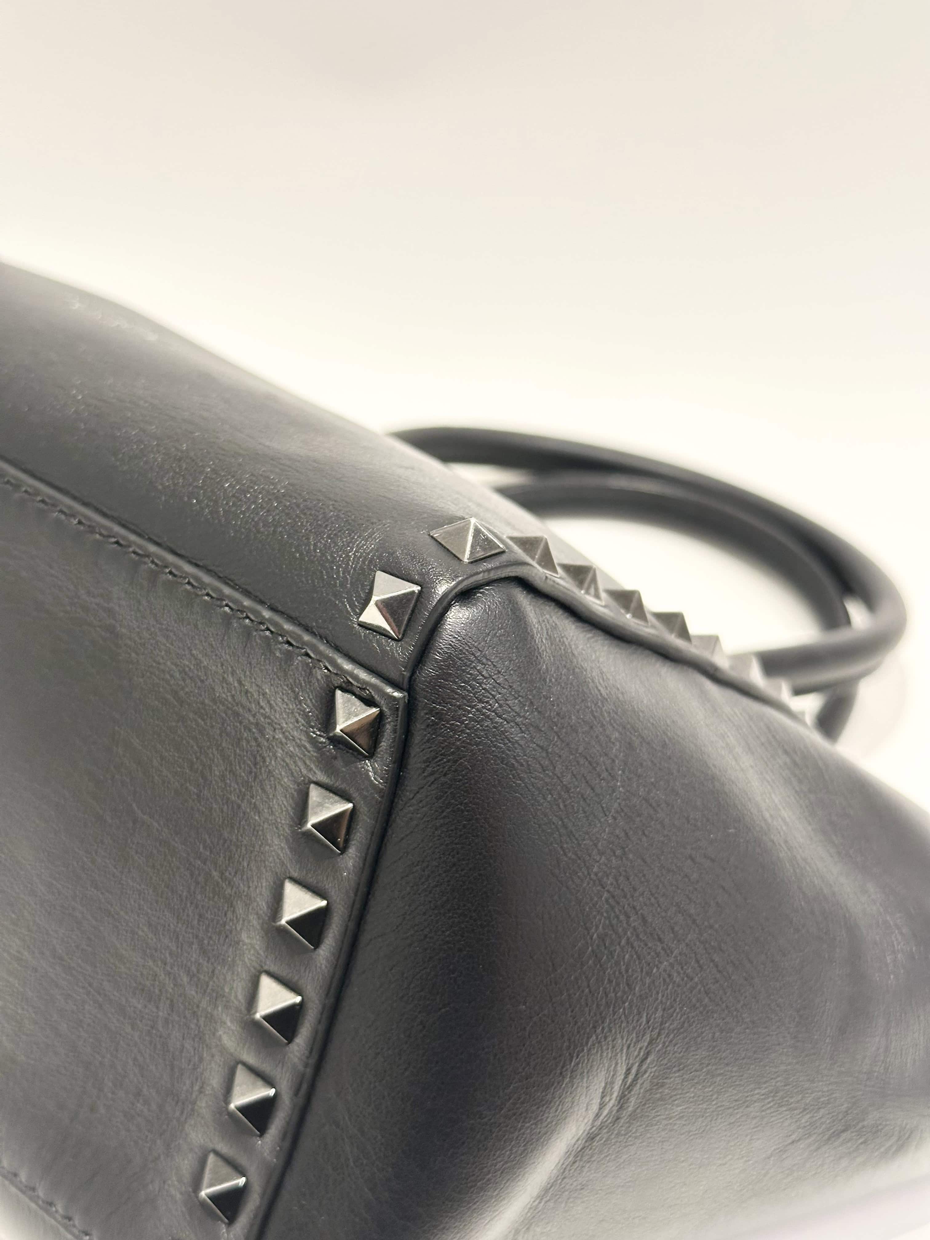 Valentino Garavani Black Rockstud Leather Bag - Image 10