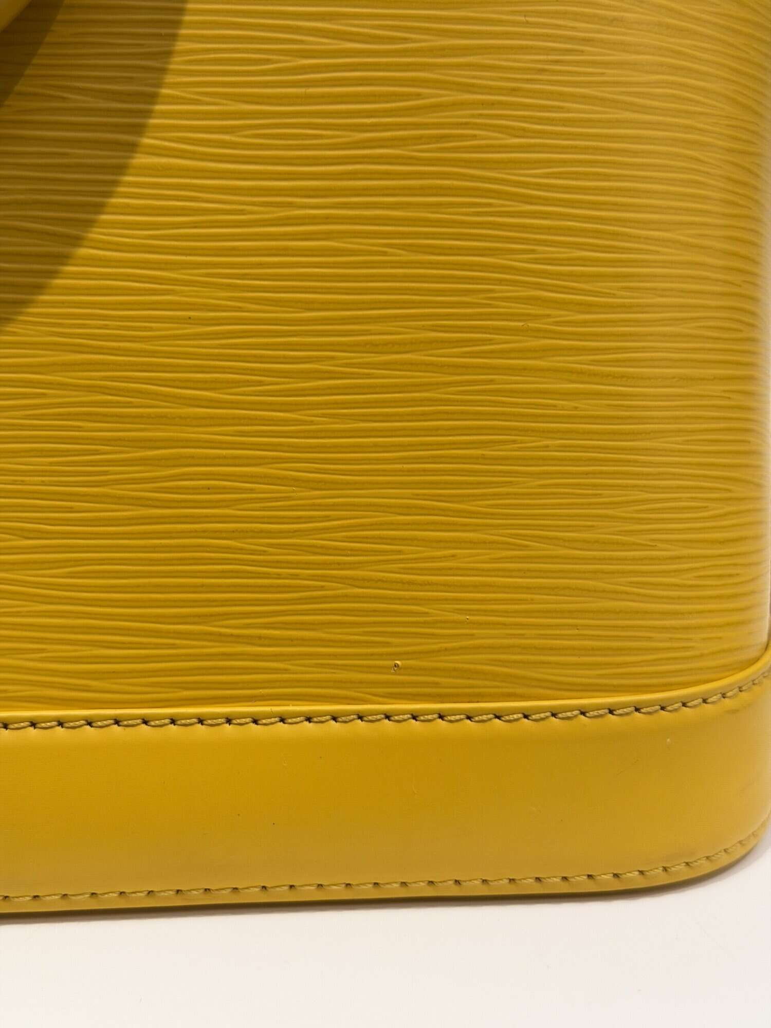 Louis Vuitton Yellow Alma PM Epi Leather Handbag - Image 4