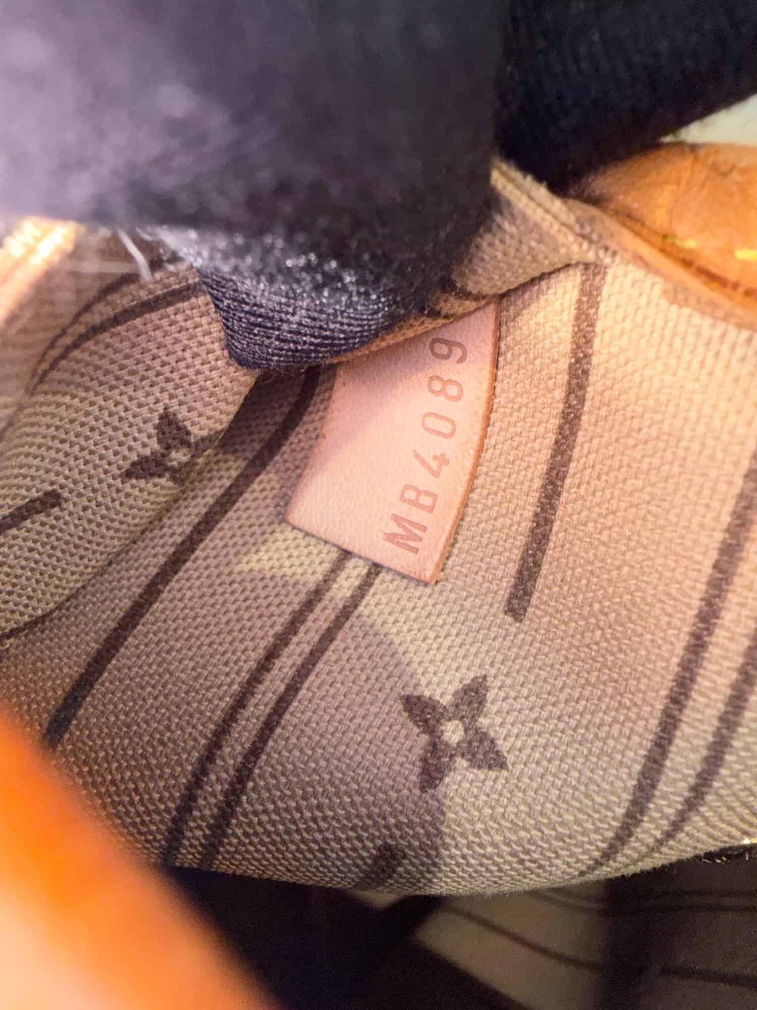 Louis Vuitton Neverfull MM Monogram Canvas Tote Bag - Image 18