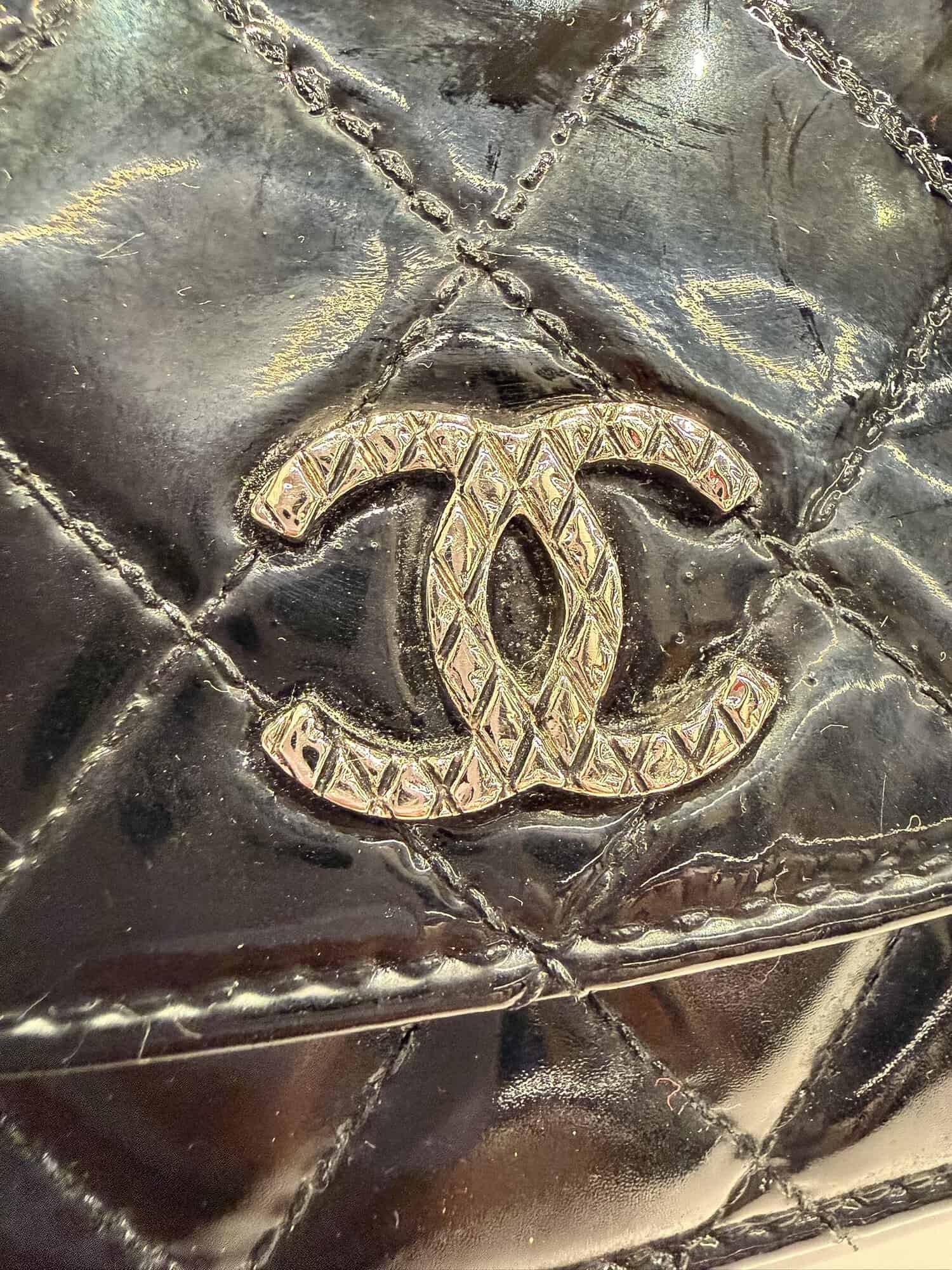 Chanel Black CC Wallet On Chain Patent leather handbag - Image 5