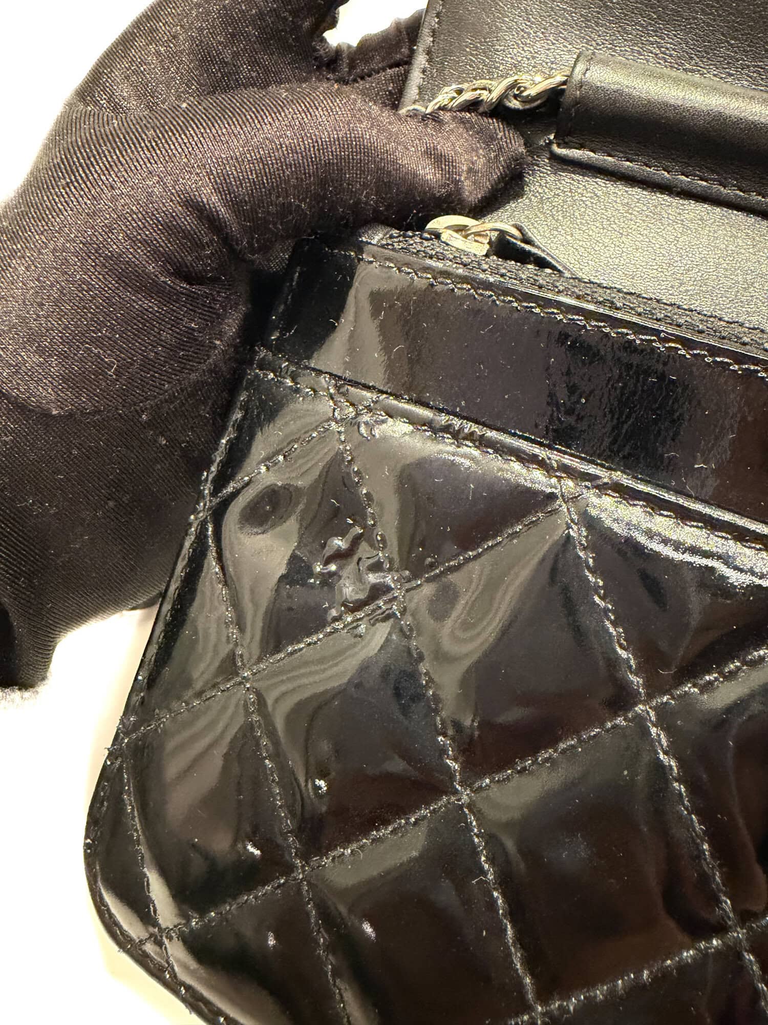 Chanel Black CC Wallet On Chain Patent leather handbag - Image 12