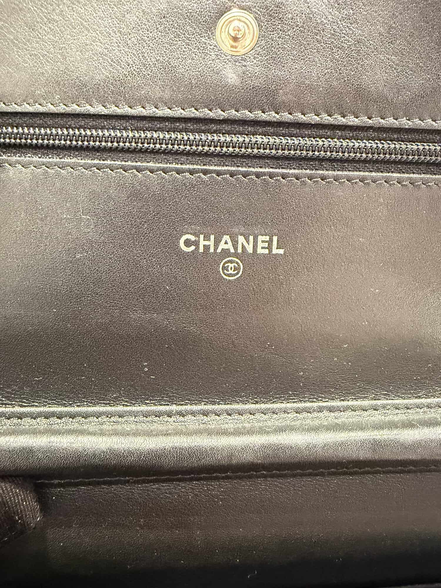 Chanel Black CC Wallet On Chain Patent leather handbag - Image 14
