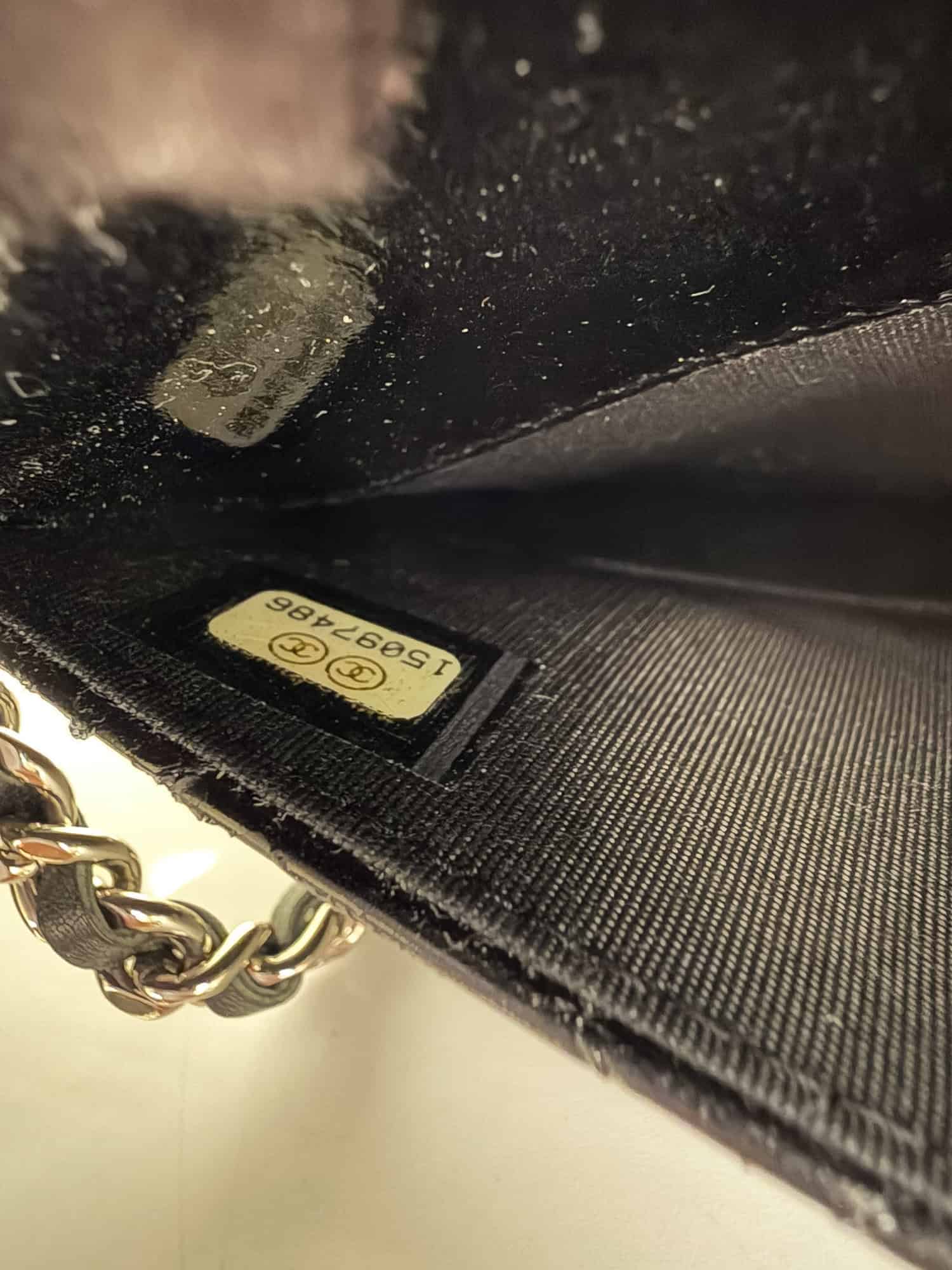 Chanel Black CC Wallet On Chain Patent leather handbag - Image 15