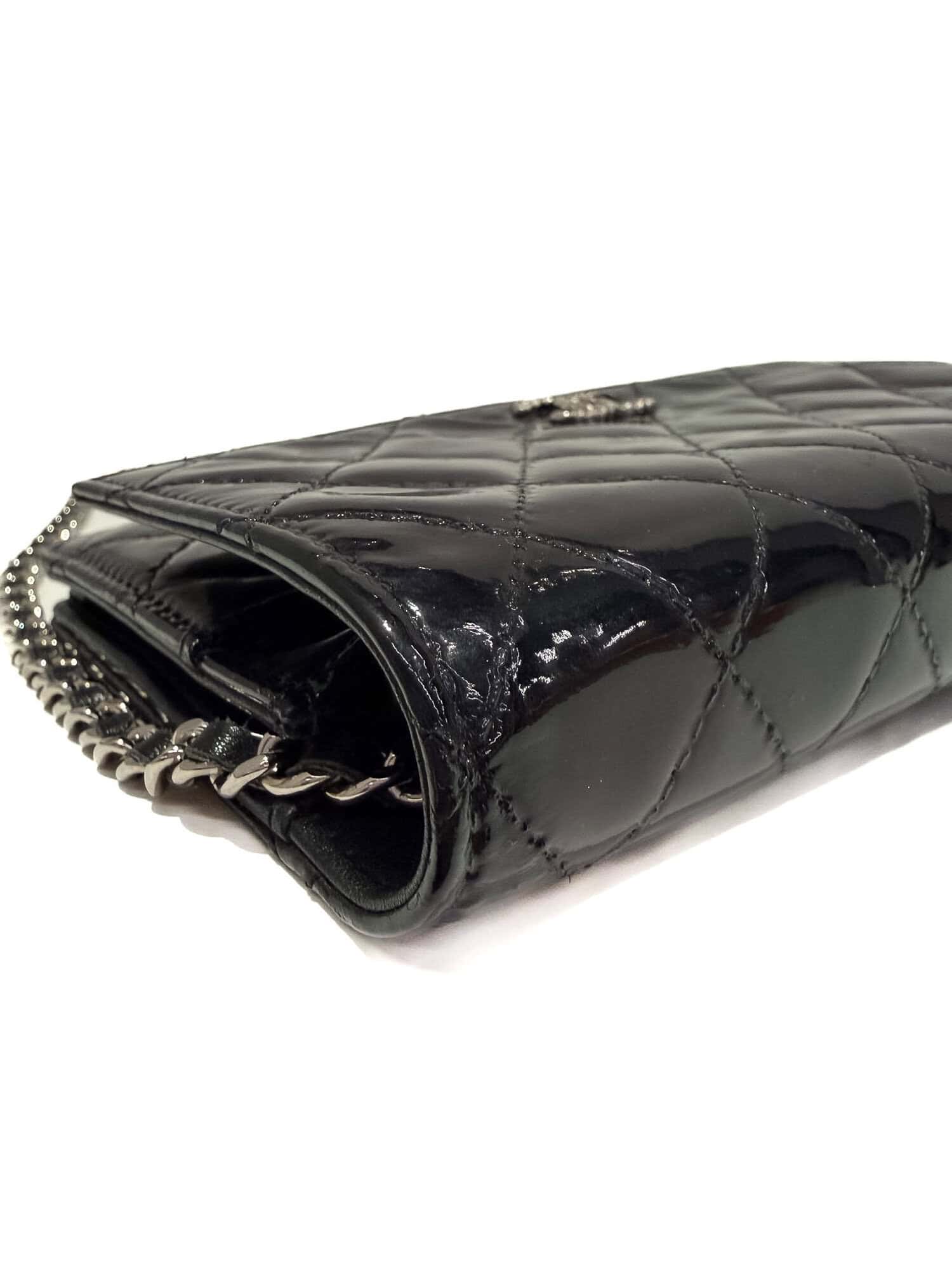 Chanel Black CC Wallet On Chain Patent leather handbag - Image 17