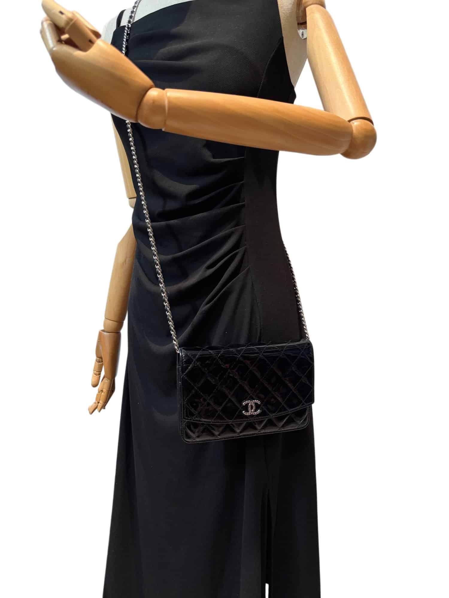 Chanel Black CC Wallet On Chain Patent leather handbag - Image 19