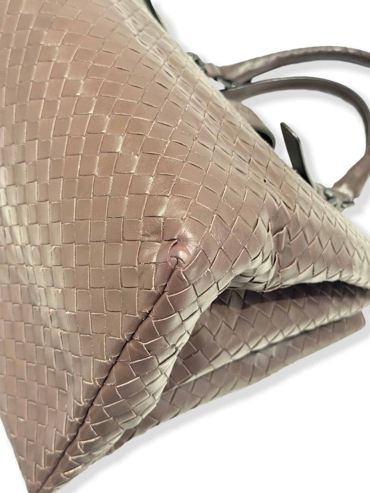 Bottega Veneta Brown Roma Leather Handbag Large Size - Image 10